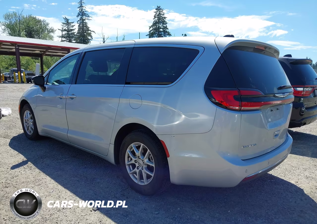 2024 Chrysler Pacifica Touring L VIN:2C4RC1BG4RR132972 - 3
