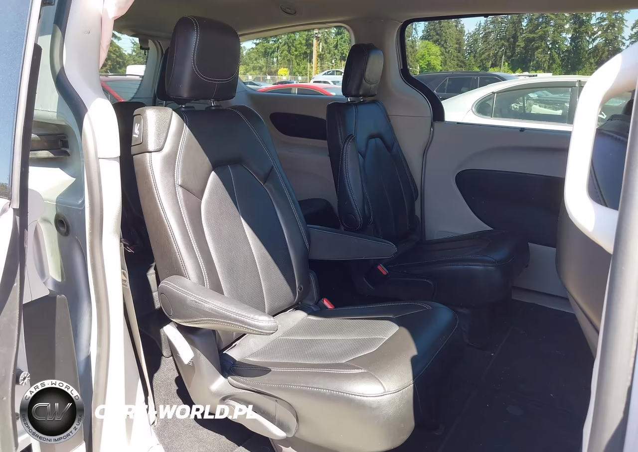 2024 Chrysler Pacifica Touring L VIN:2C4RC1BG4RR132972 - 8