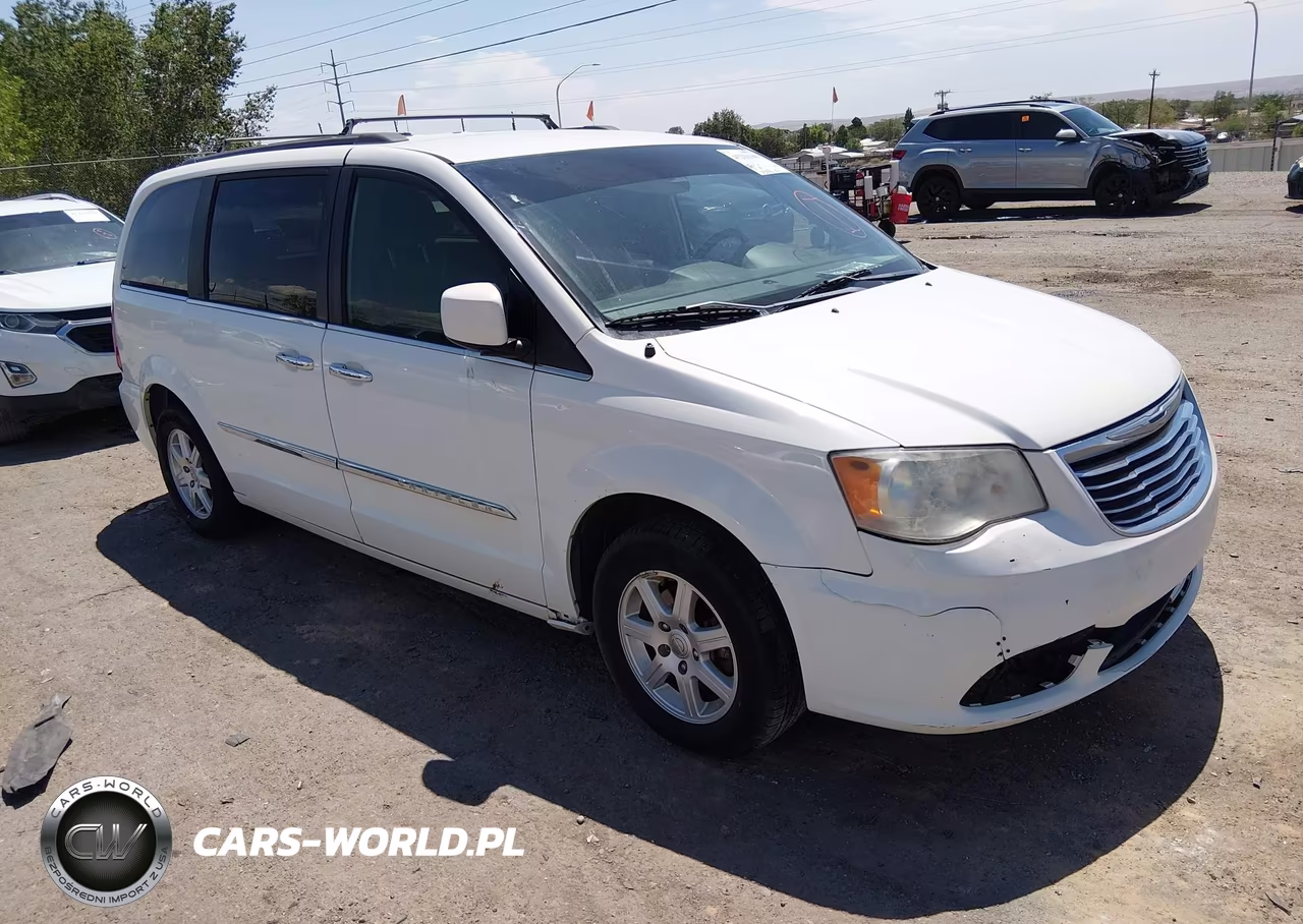 2011 Chrysler Town & Country Touring – zdjęcie 1 z 16