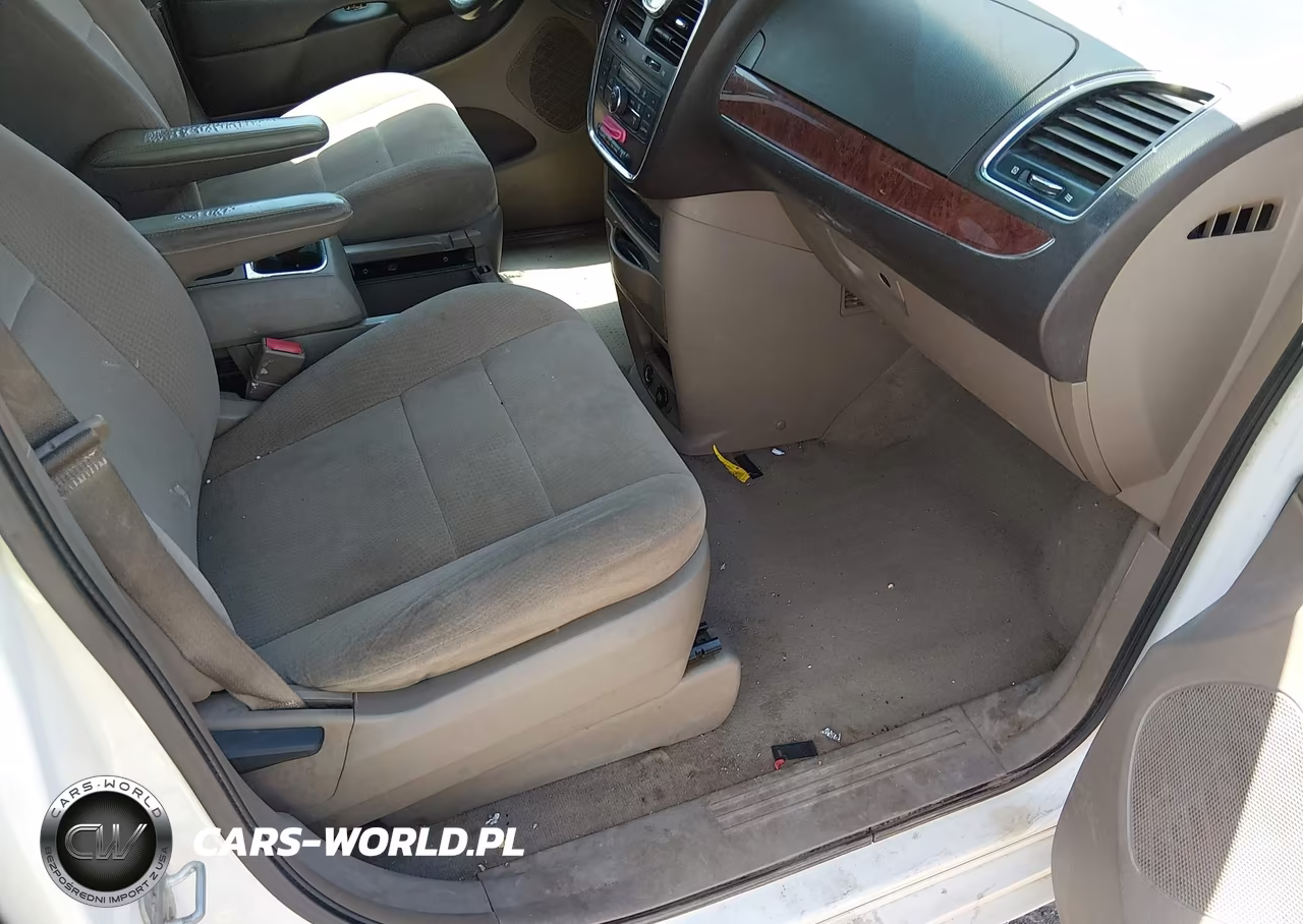 2011 Chrysler Town & Country Touring VIN:2A4RR5DG7BR635639 - 5