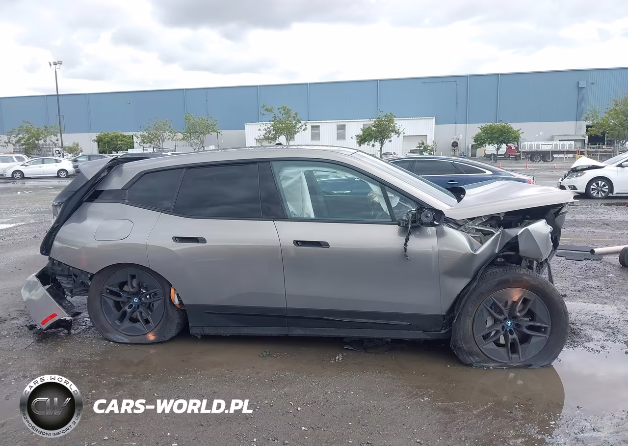 2023 BMW Ix xDrive50 VIN:WB523CF03PCM19294 - 13
