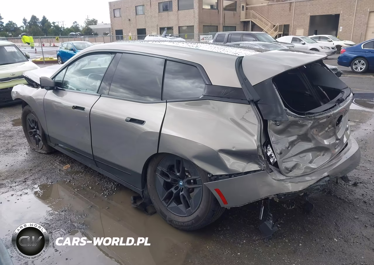 2023 BMW Ix xDrive50 VIN:WB523CF03PCM19294 - 3