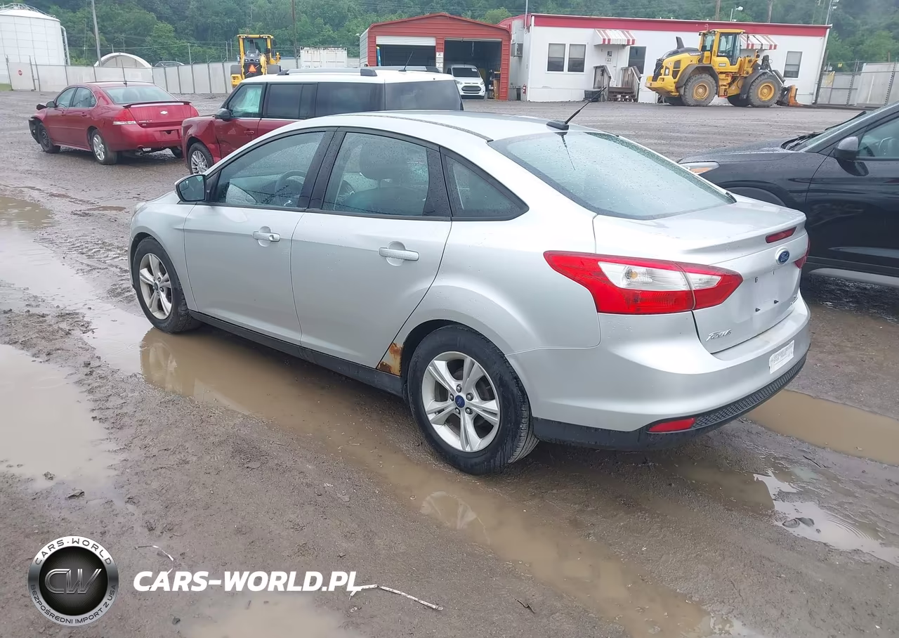 2014 Ford Focus Se VIN:1FADP3F21EL417663 - 3