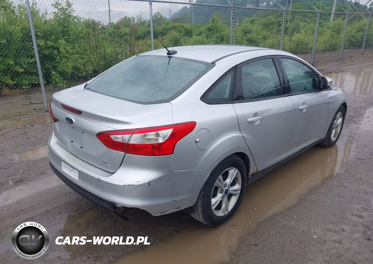 2014 Ford Focus Se VIN:1FADP3F21EL417663 - 4