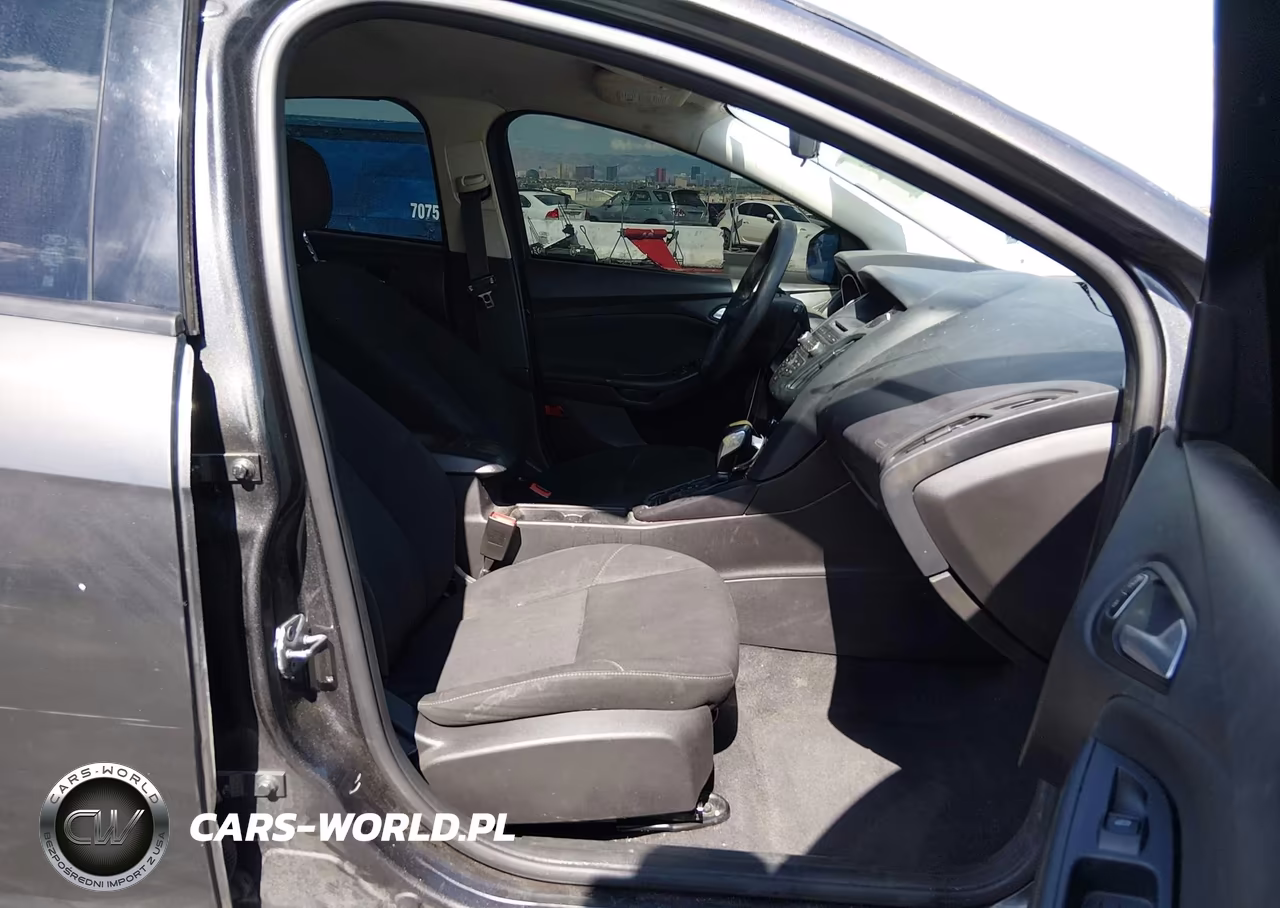 2015 Ford Focus Se VIN:1FADP3K29FL295139 - 5