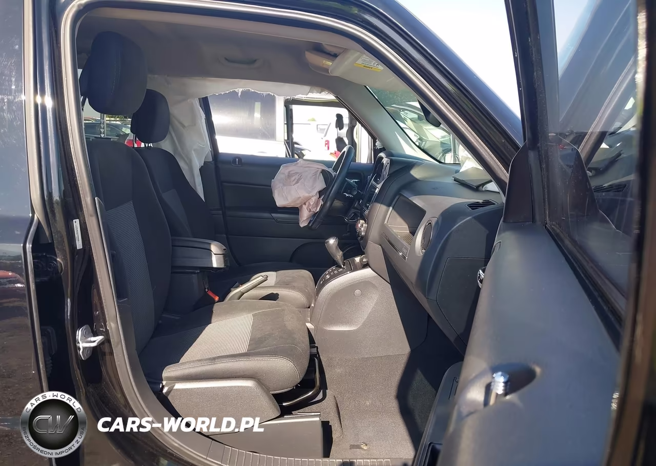 2012 Jeep Patriot Latitude VIN:1C4NJRFB0CD609098 - 5