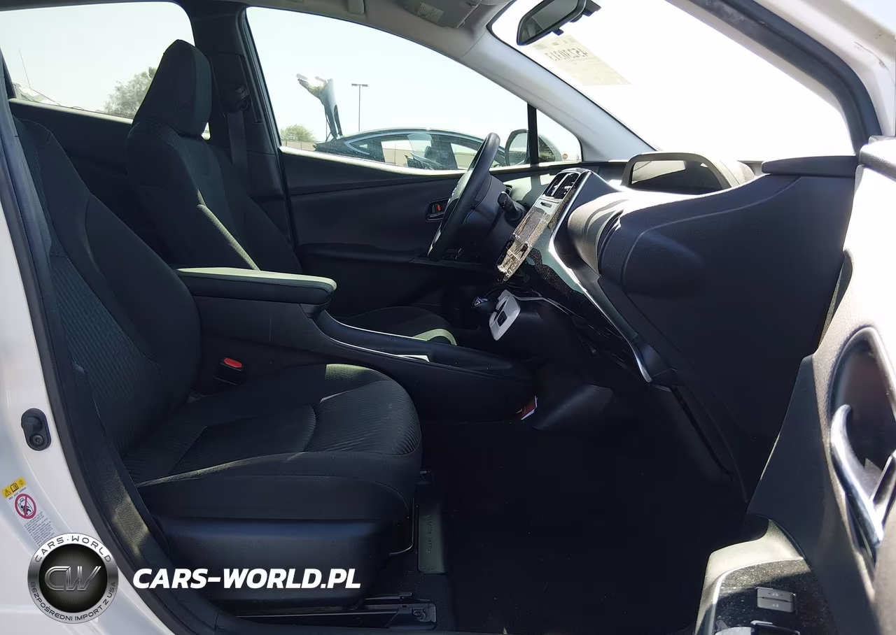 2016 Toyota Prius Two VIN:JTDKBRFU6G3515580 - 5