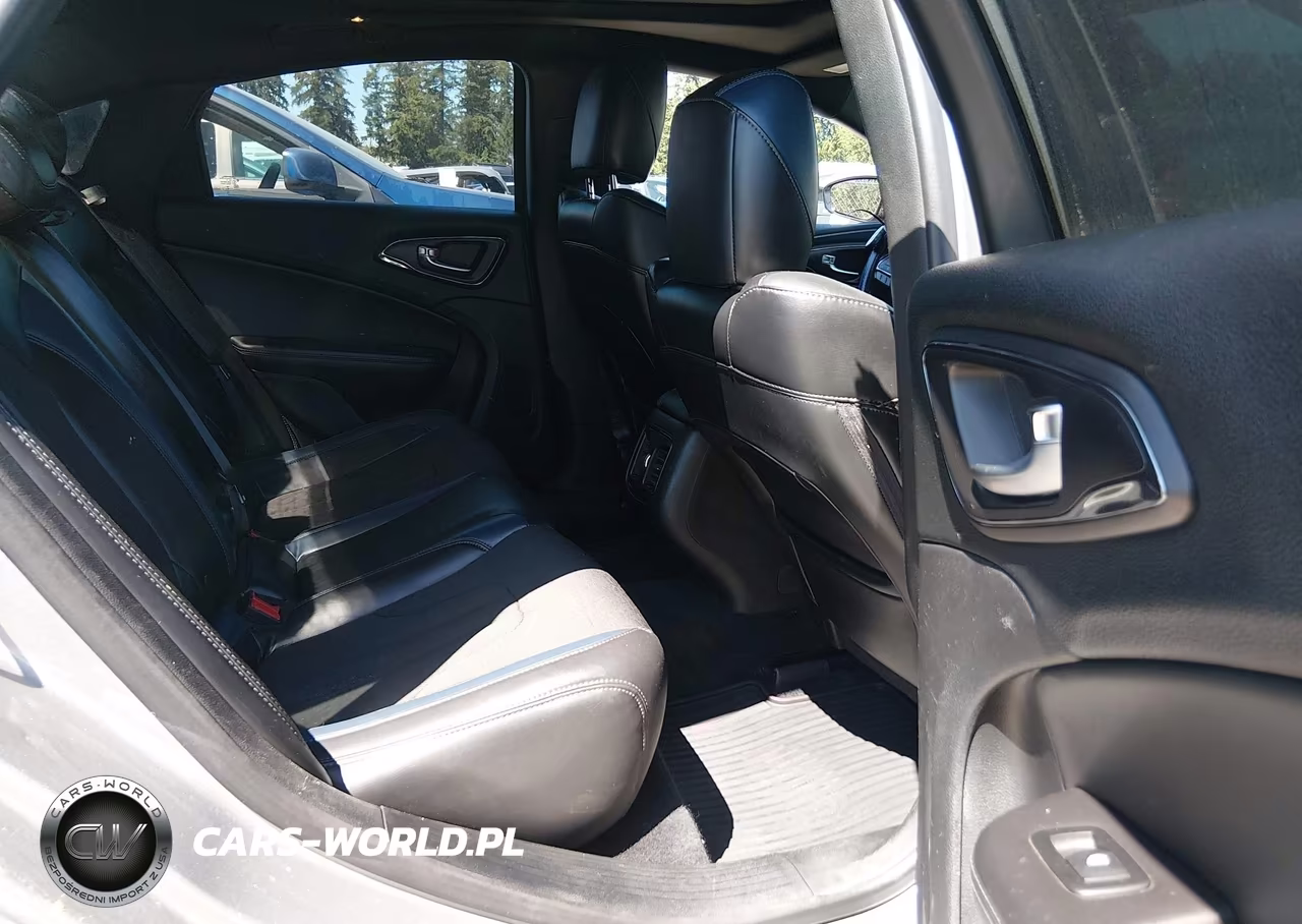 2015 Chrysler 200 S VIN:1C3CCCDG1FN556928 - 8