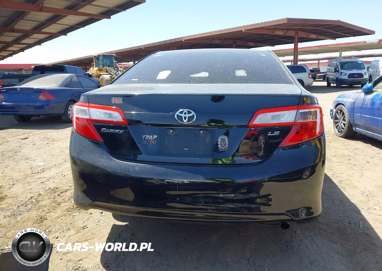 2014 Toyota Camry Le VIN:4T4BF1FK0ER425189 - 17