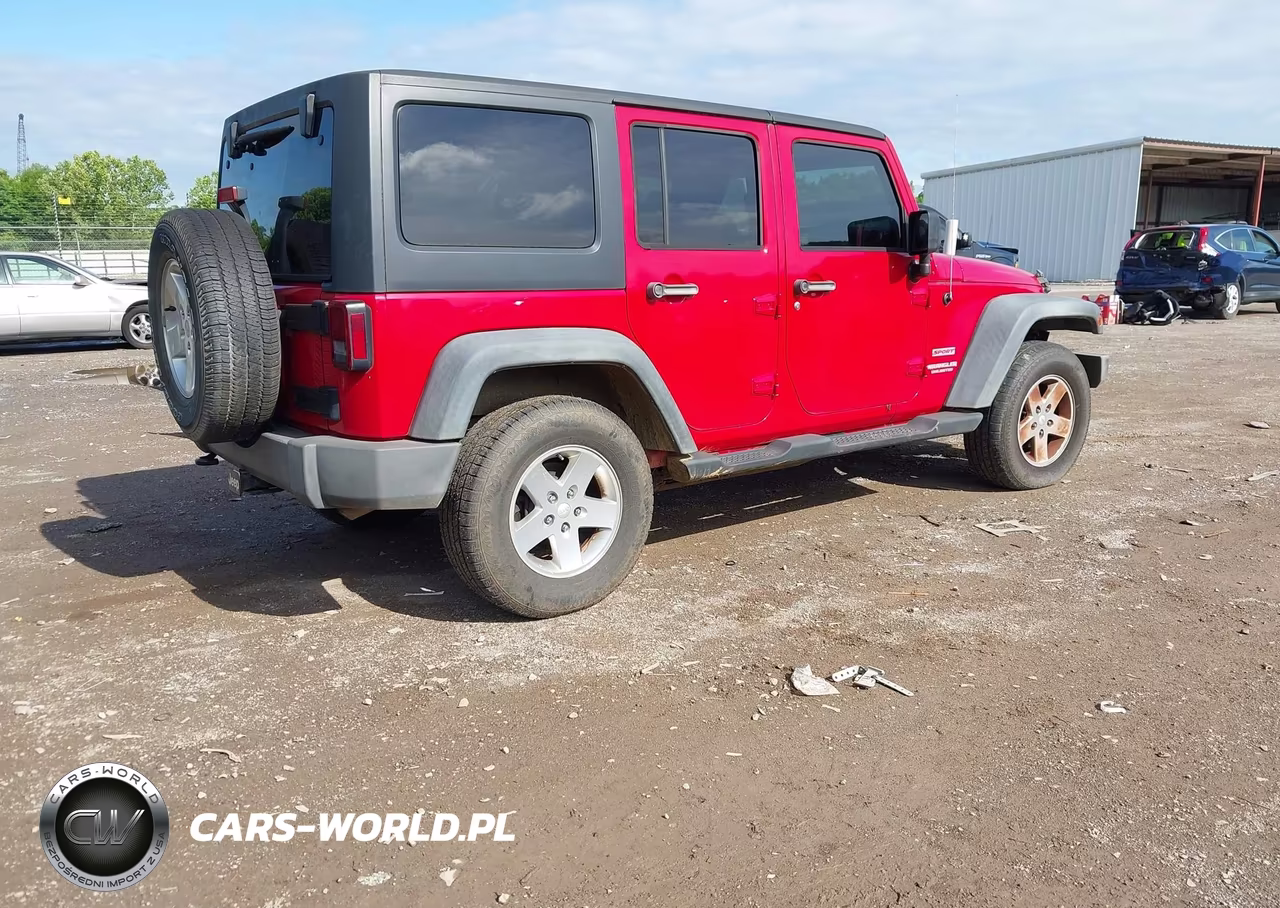 2011 Jeep Wrangler Unlimited Sport VIN:1J4BA3H12BL557461 - 4