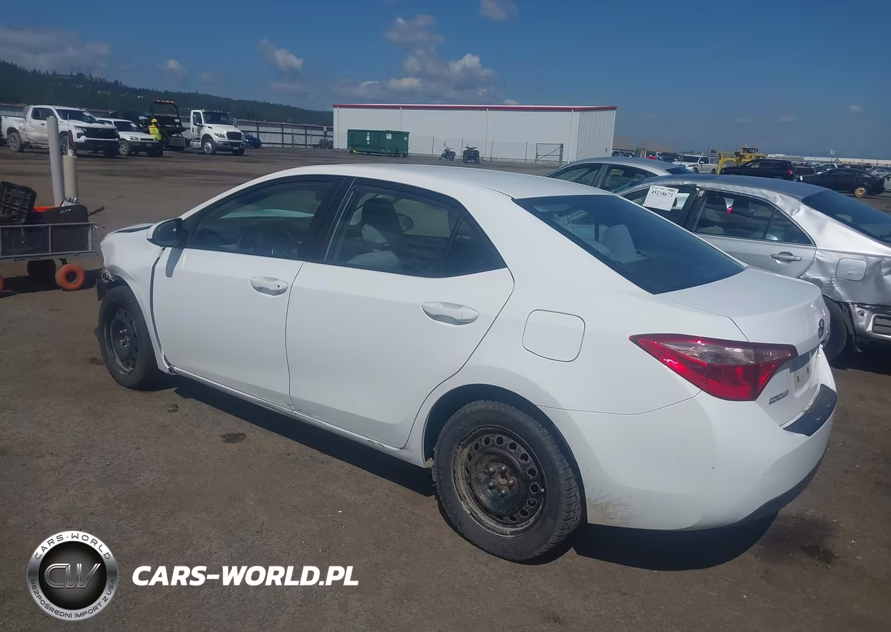 2018 Toyota Corolla Le VIN:2T1BURHE5JC977126 - 3