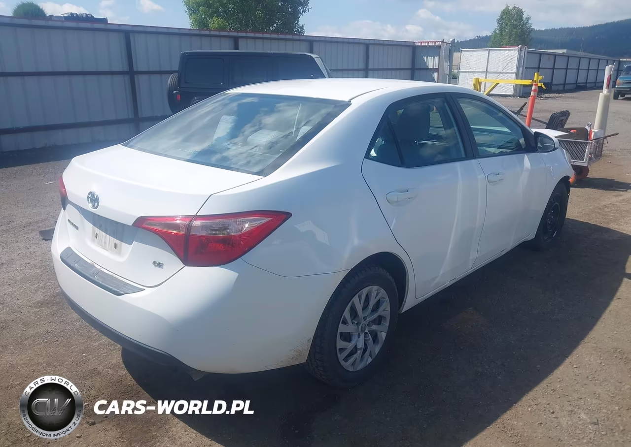 2018 Toyota Corolla Le VIN:2T1BURHE5JC977126 - 4