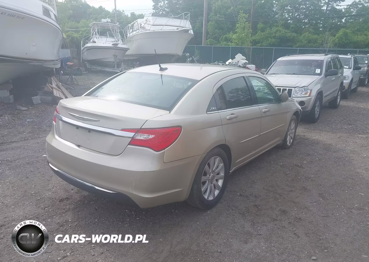 2013 Chrysler 200 Touring VIN:1C3CCBBB6DN639124 - 4