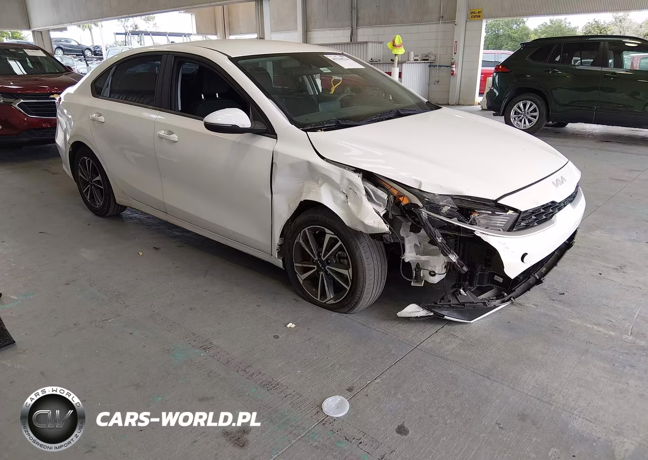 2022 Kia Forte Lxs – zdjęcie 1 z 17