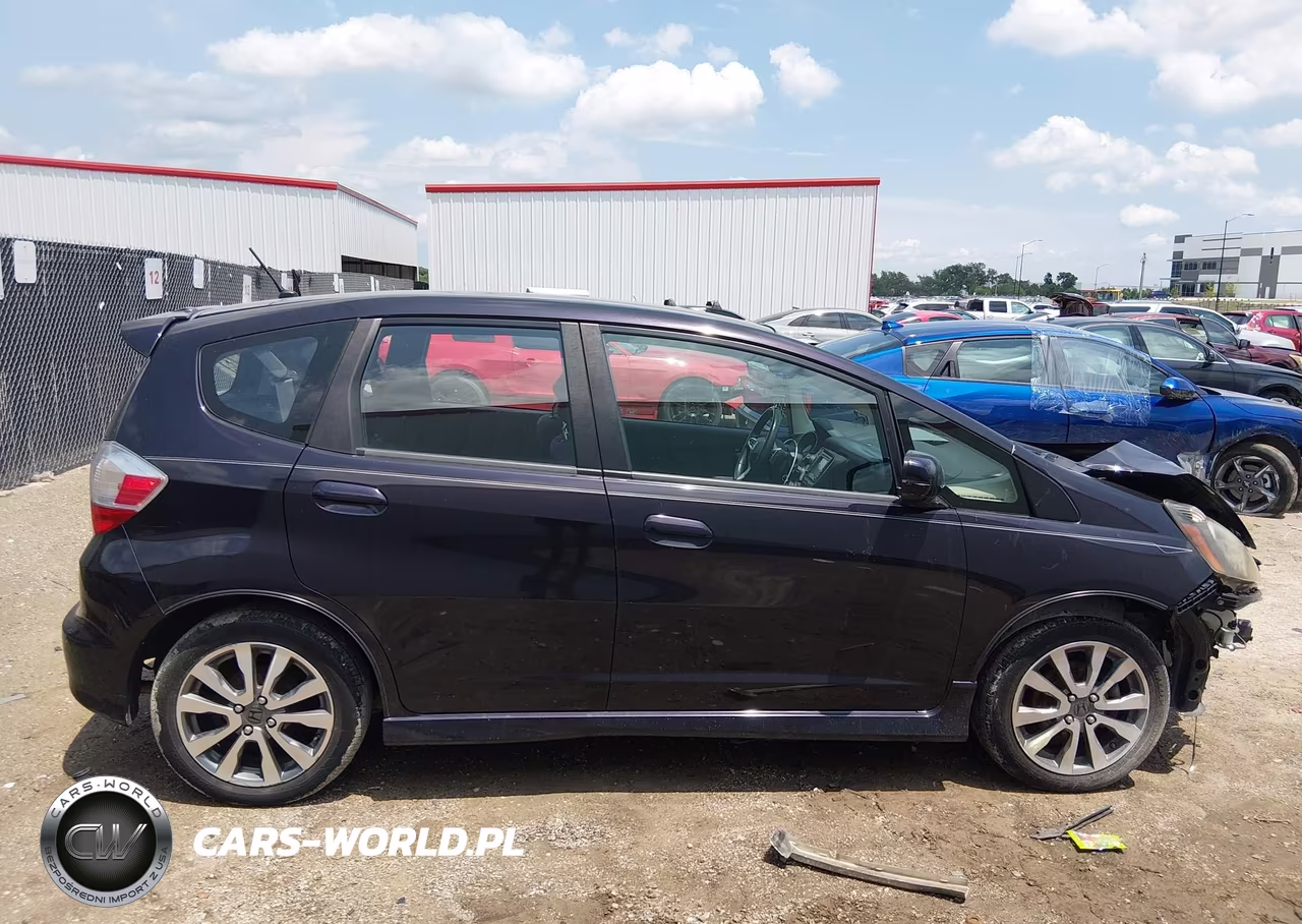 2013 Honda Fit Sport VIN:JHMGE8H65DC064481 - 13