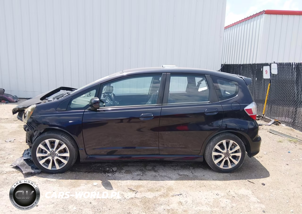 2013 Honda Fit Sport VIN:JHMGE8H65DC064481 - 14
