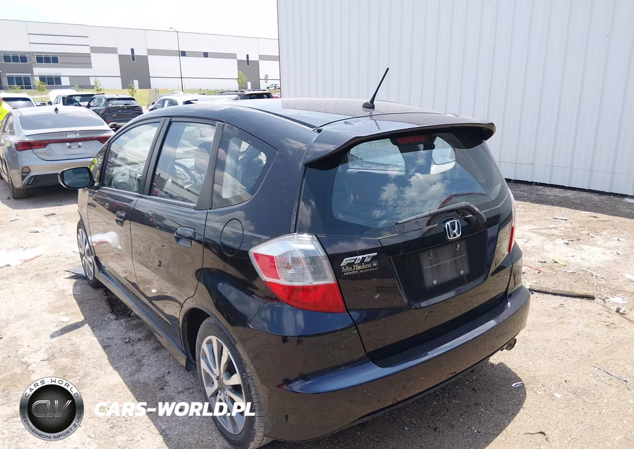 2013 Honda Fit Sport VIN:JHMGE8H65DC064481 - 3