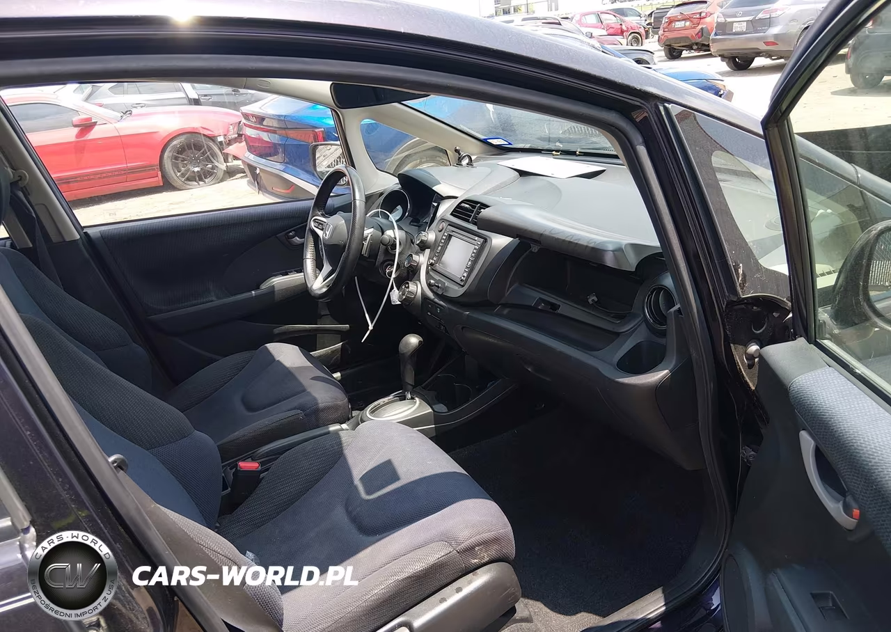 2013 Honda Fit Sport VIN:JHMGE8H65DC064481 - 5