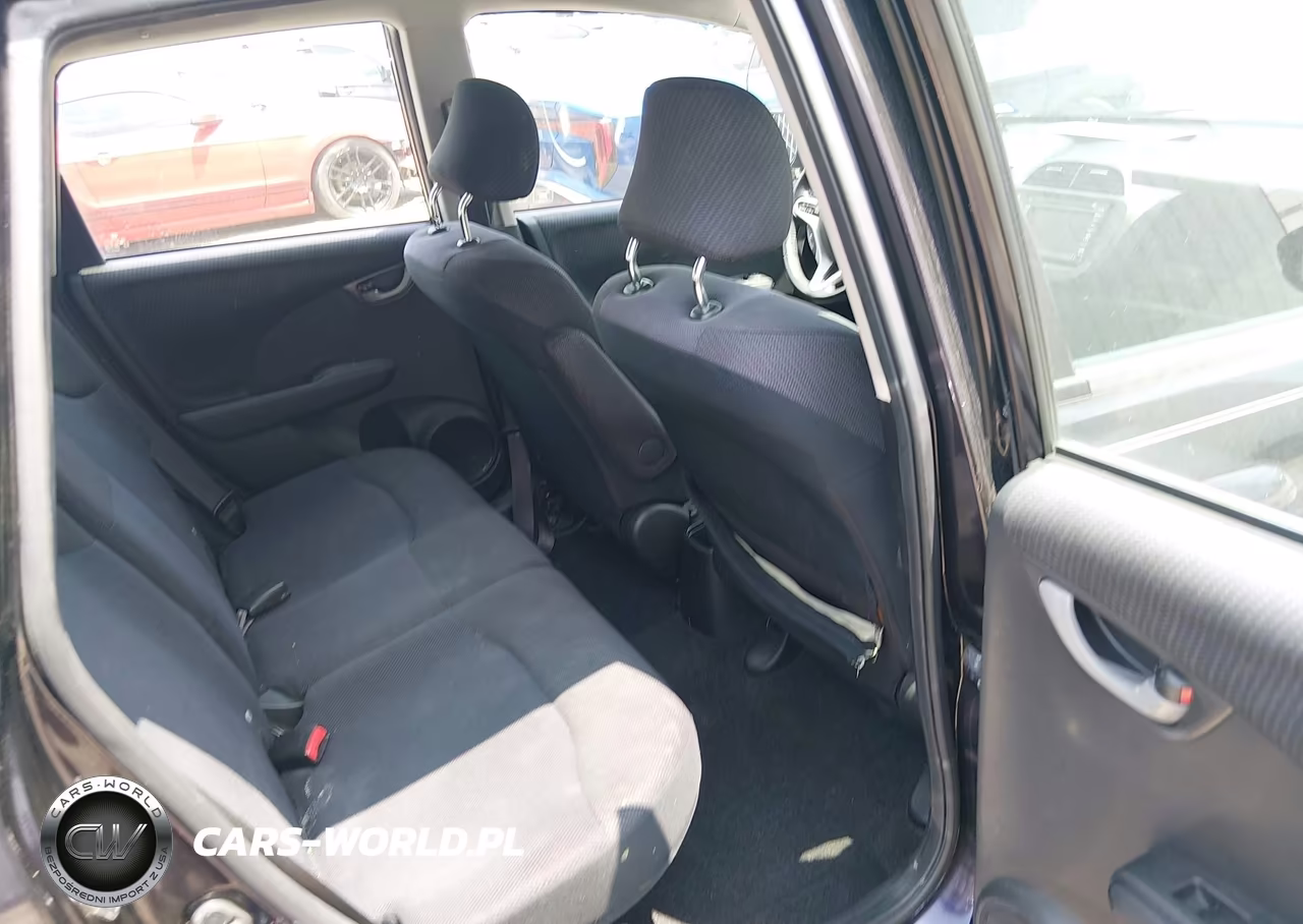 2013 Honda Fit Sport VIN:JHMGE8H65DC064481 - 8