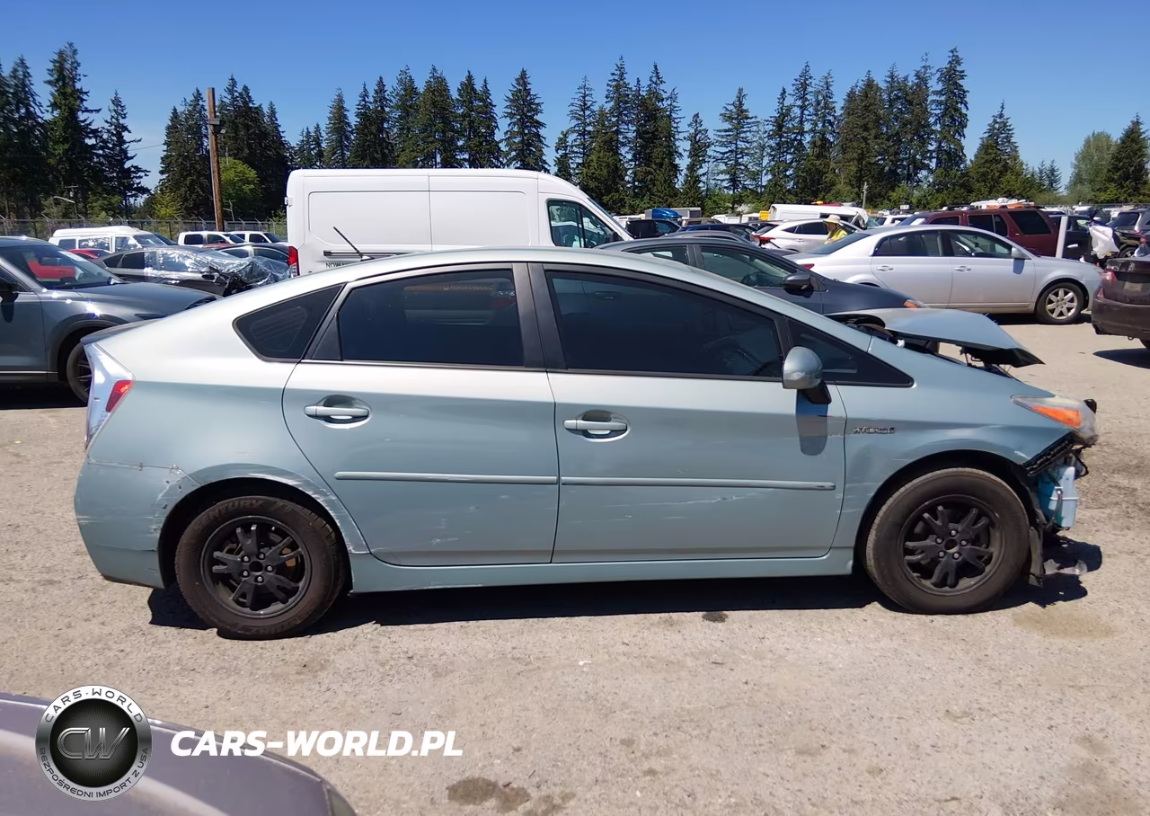 2013 Toyota Prius Two VIN:JTDKN3DU9D5571651 - 13