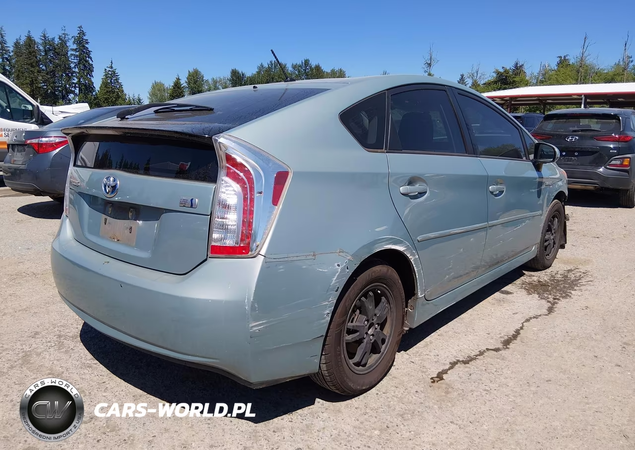 2013 Toyota Prius Two VIN:JTDKN3DU9D5571651 - 4