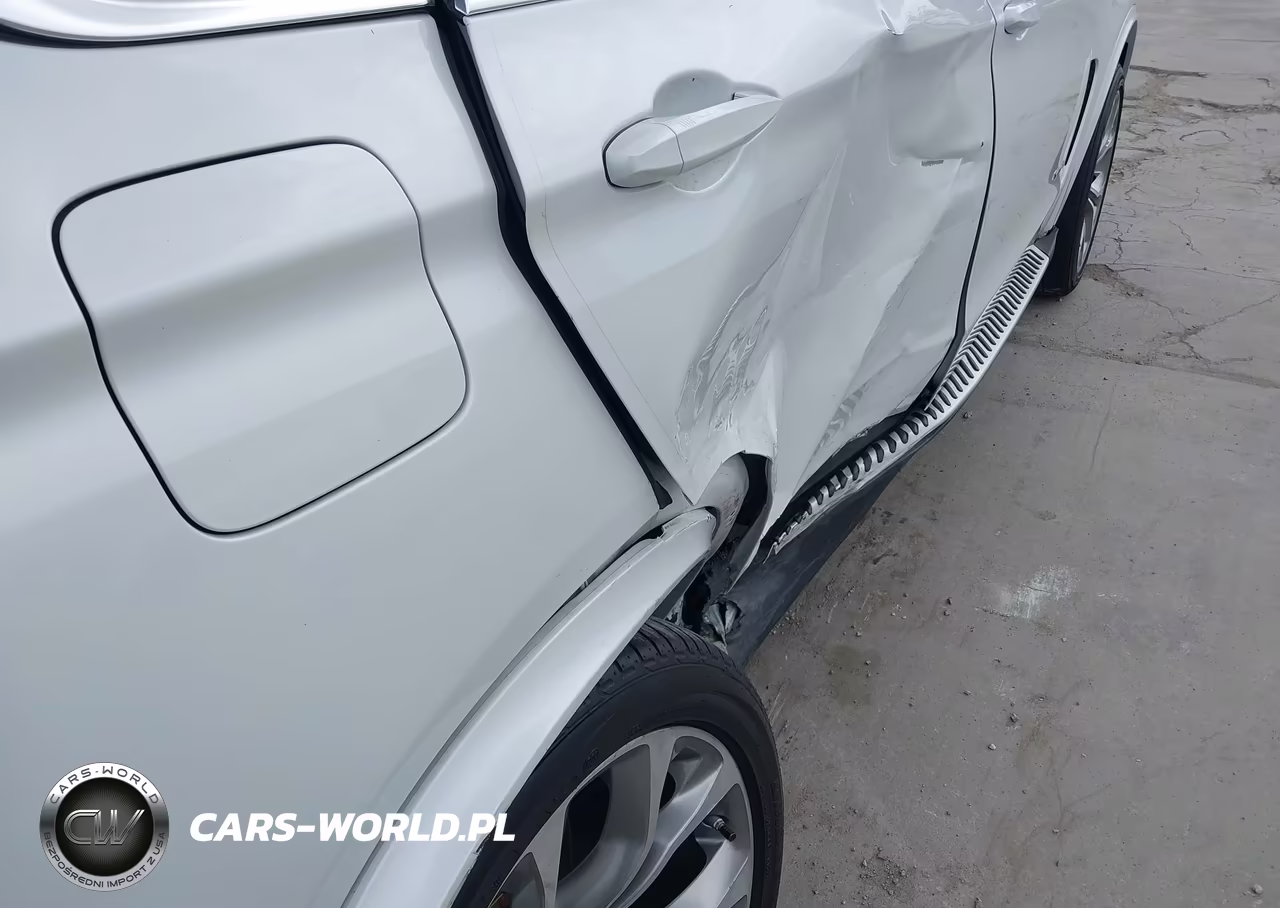 2018 BMW X5 xDrive35I VIN:5UXKR0C55J0X99070 - 18