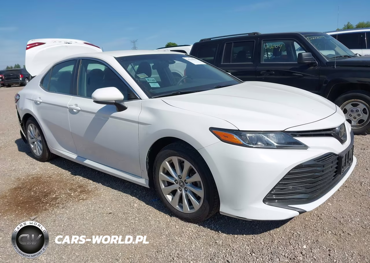 2018 Toyota Camry Le – zdjęcie 1 z 16