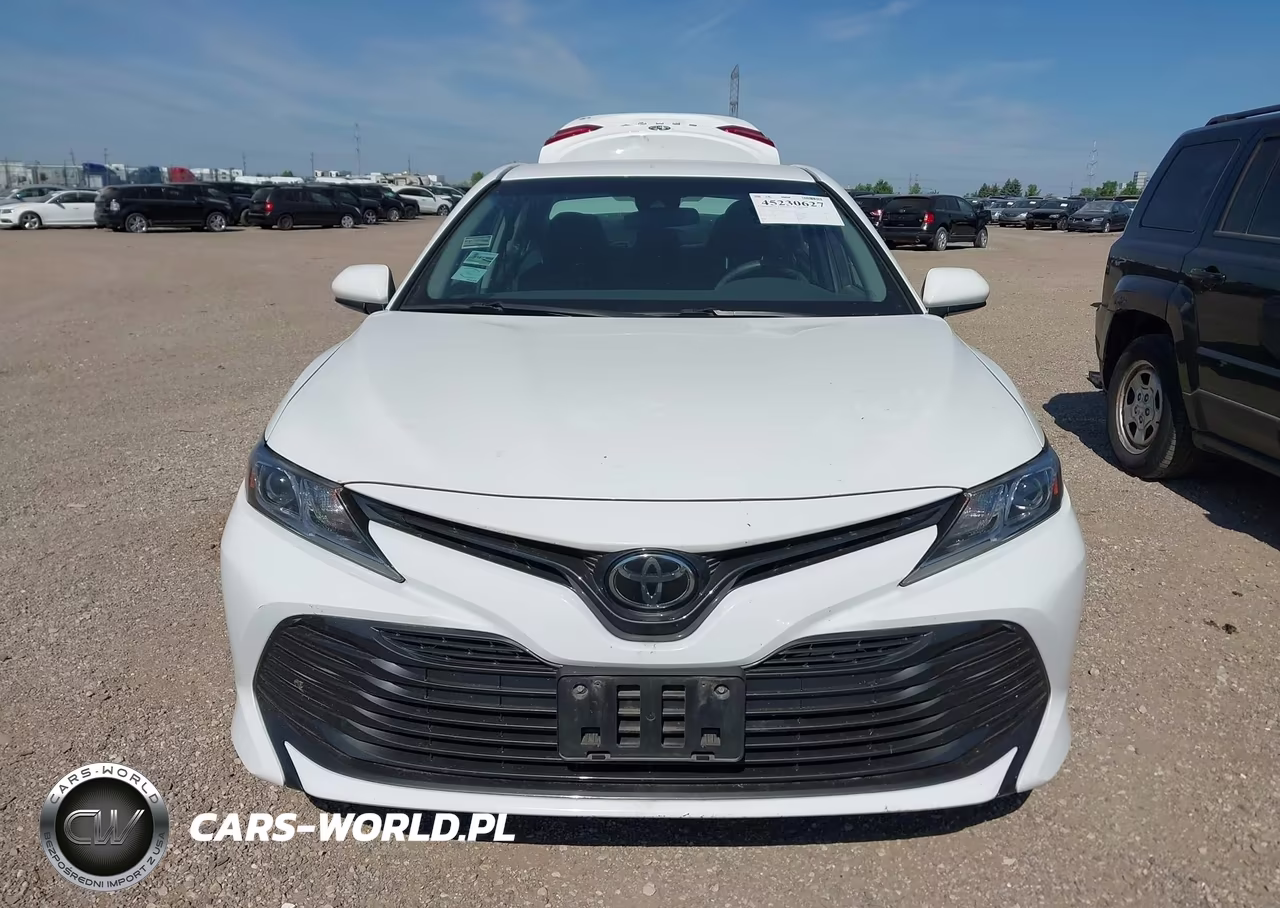 2018 Toyota Camry Le VIN:4T1B11HK2JU624339 - 12
