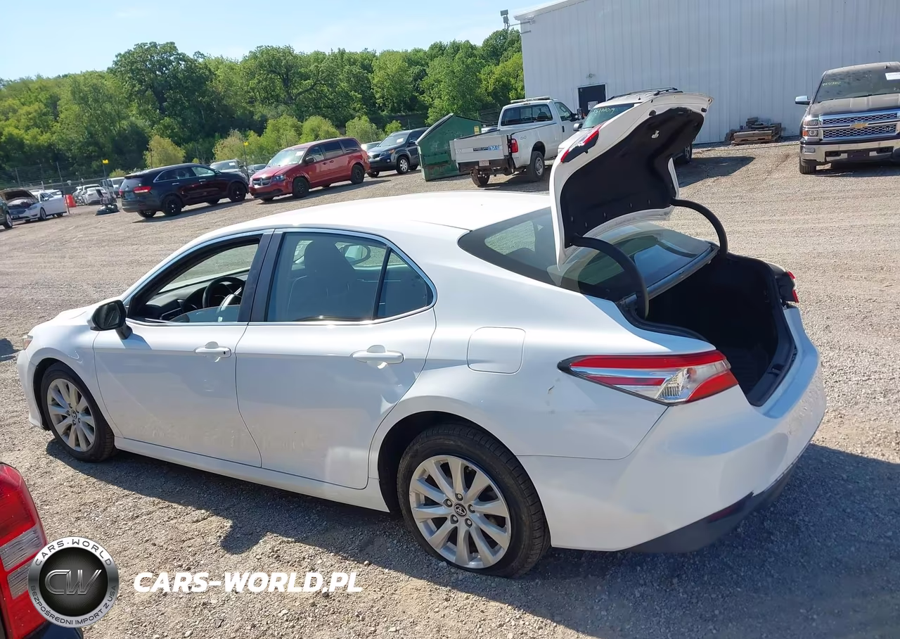 2018 Toyota Camry Le VIN:4T1B11HK2JU624339 - 14