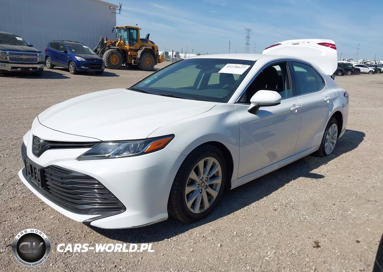 2018 Toyota Camry Le VIN:4T1B11HK2JU624339 - 2