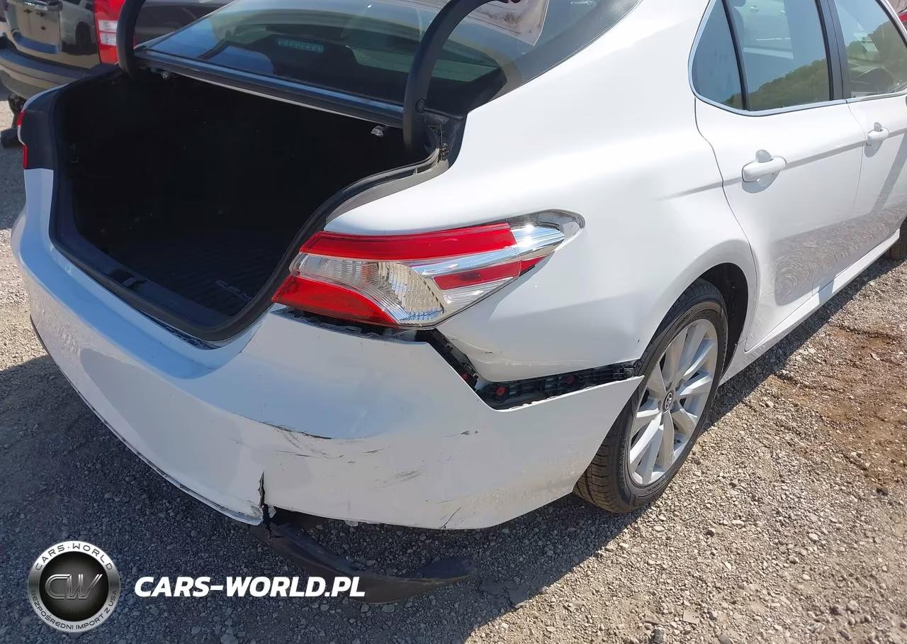 2018 Toyota Camry Le VIN:4T1B11HK2JU624339 - 6