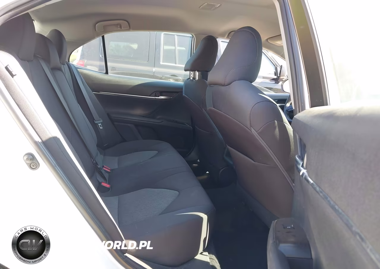 2018 Toyota Camry Le VIN:4T1B11HK2JU624339 - 8