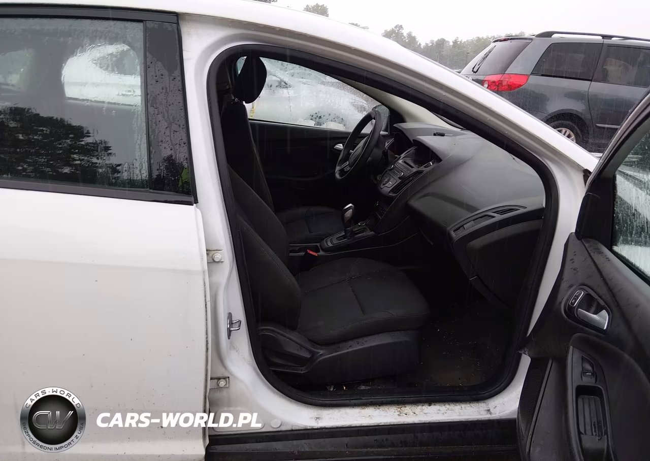 2015 Ford Focus Se VIN:1FADP3K27FL301049 - 5