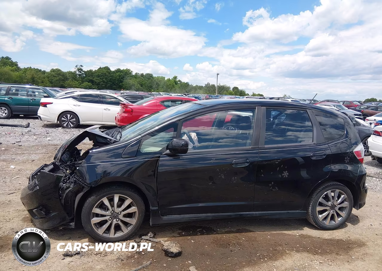2013 Honda Fit Sport VIN:JHMGE8H5XDC066072 - 14