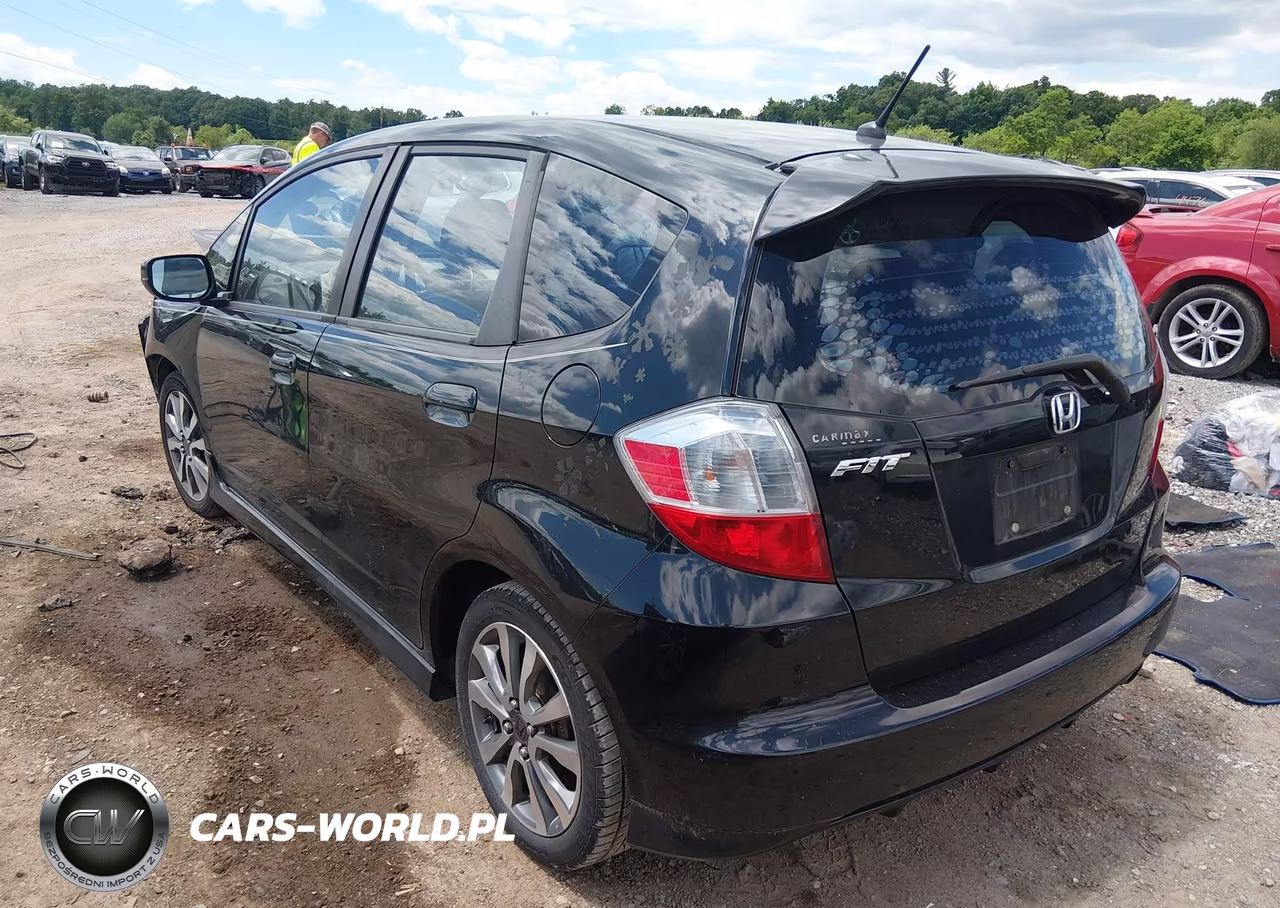 2013 Honda Fit Sport VIN:JHMGE8H5XDC066072 - 3