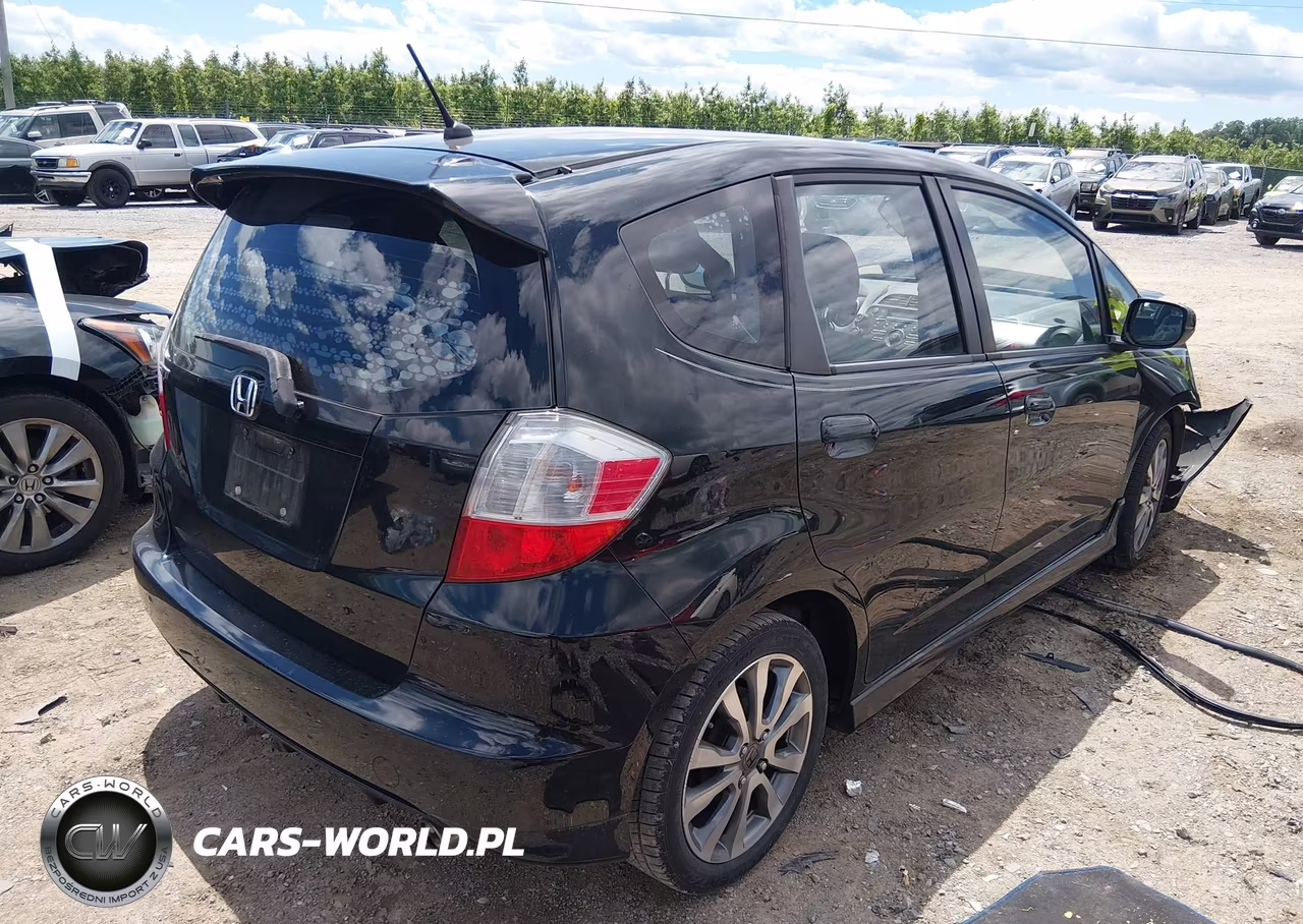 2013 Honda Fit Sport VIN:JHMGE8H5XDC066072 - 4