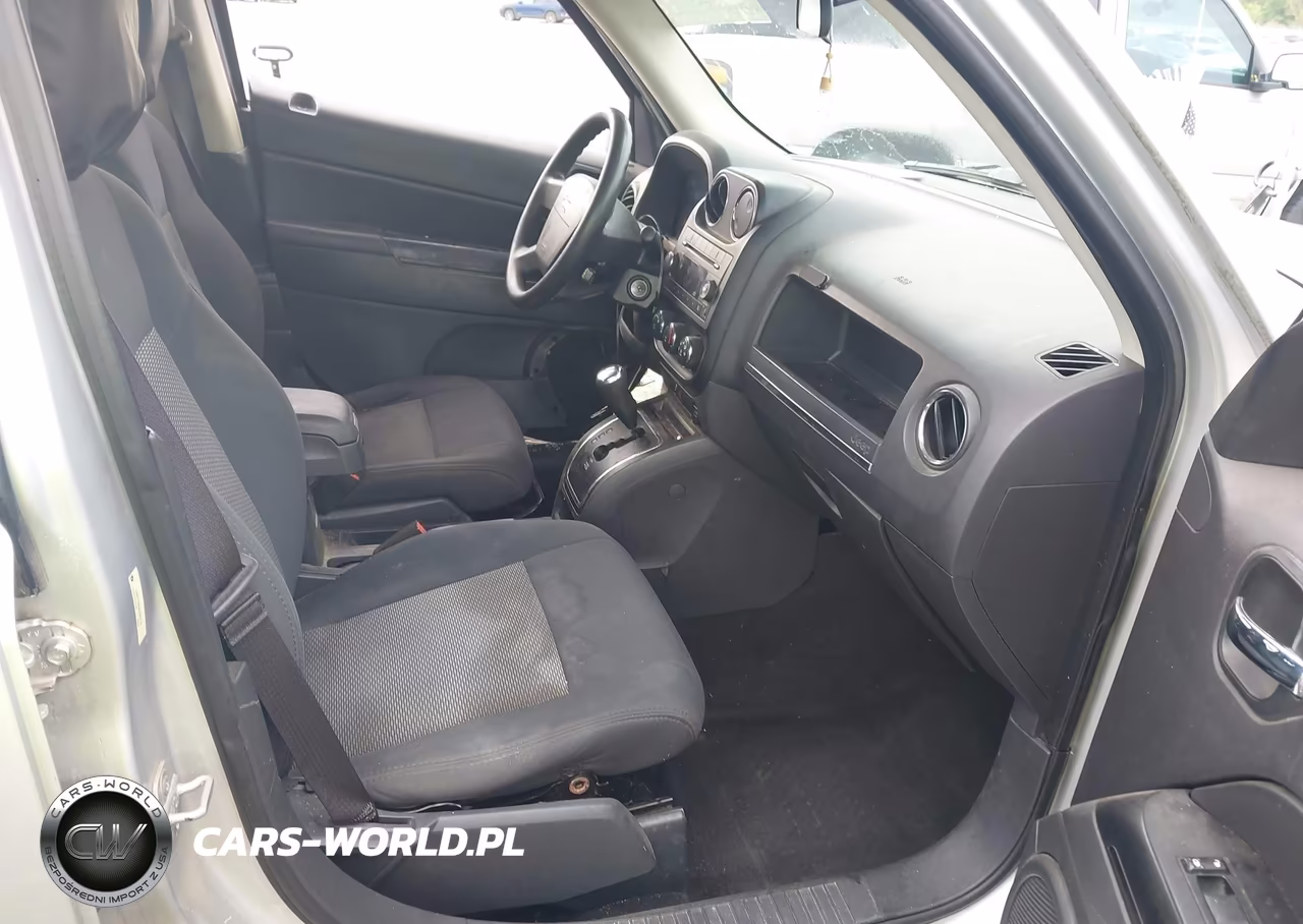 2010 Jeep Patriot Sport VIN:1J4NT2GB5AD666176 - 5
