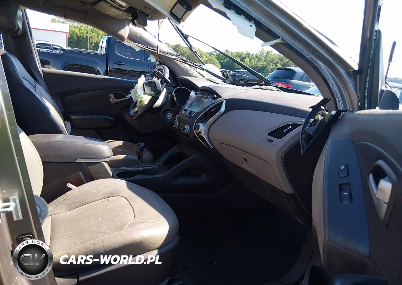 2012 Hyundai Tucson Limited VIN:KM8JUCAC8CU538005 - 5