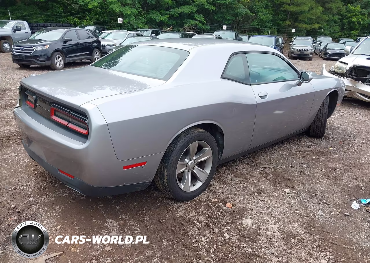 2017 Dodge Challenger Sxt VIN:2C3CDZAG5HH573697 - 4