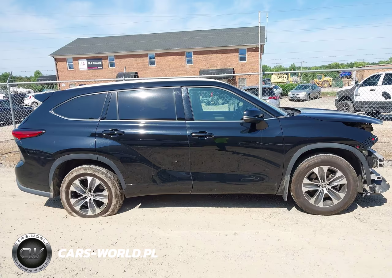 2022 Toyota Highlander Xle VIN:5TDGZRBH6NS590155 - 13