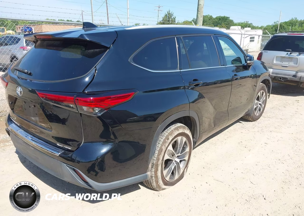 2022 Toyota Highlander Xle VIN:5TDGZRBH6NS590155 - 4