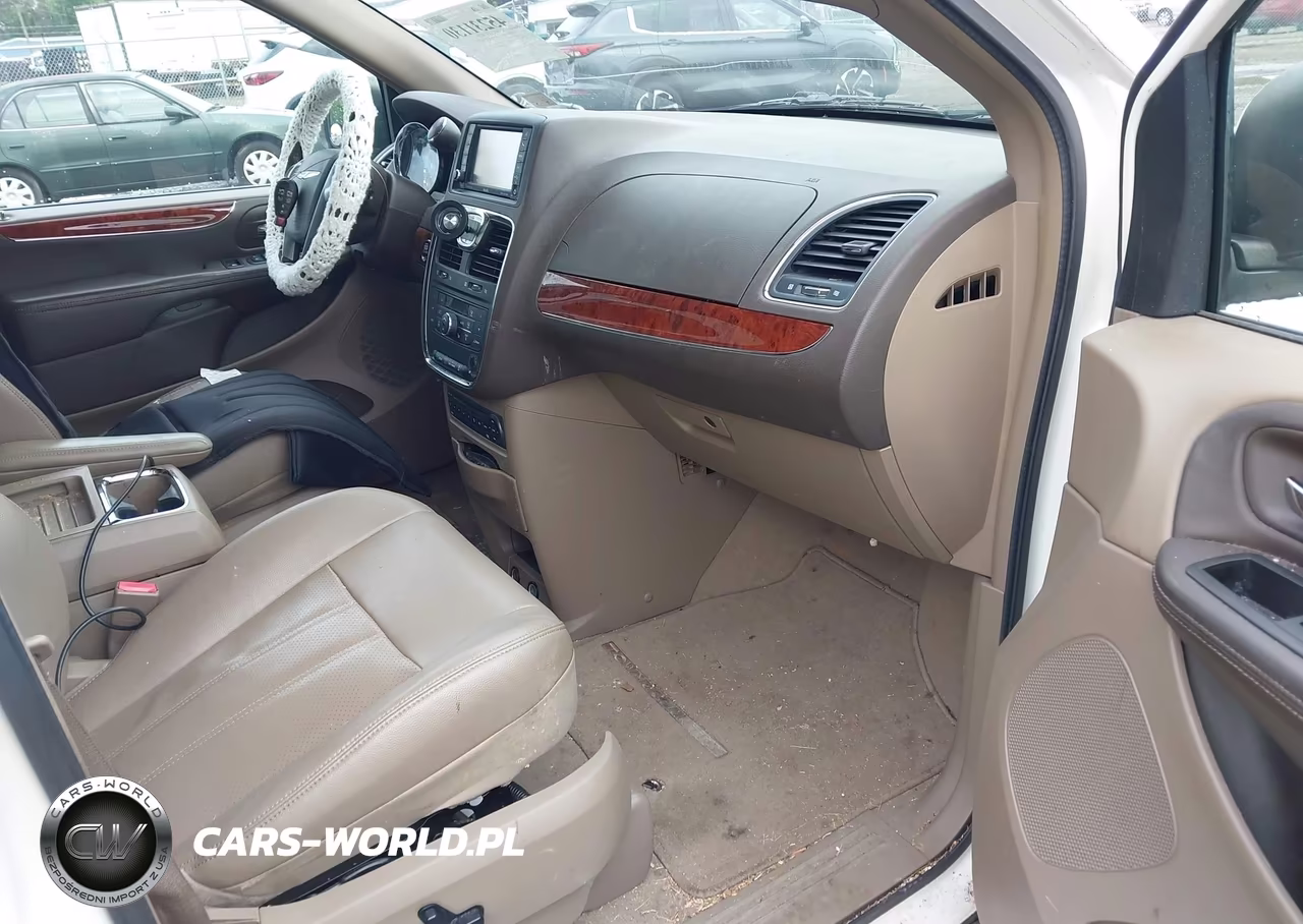2012 Chrysler Town & Country Touring-L VIN:2C4RC1CG9CR411047 - 5