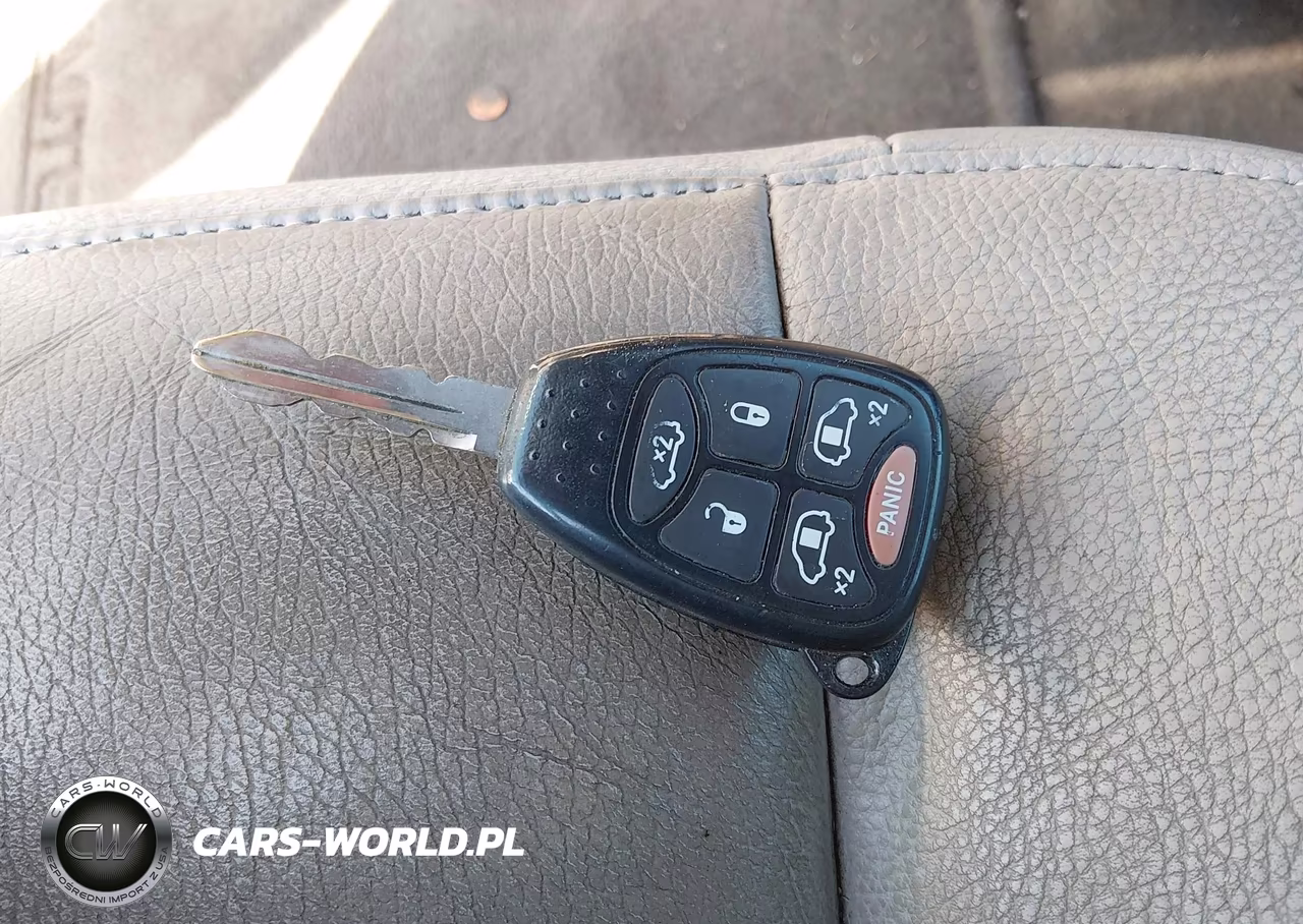 2005 Chrysler Town & Country Limited VIN:2C4GP64L25R136080 - 11
