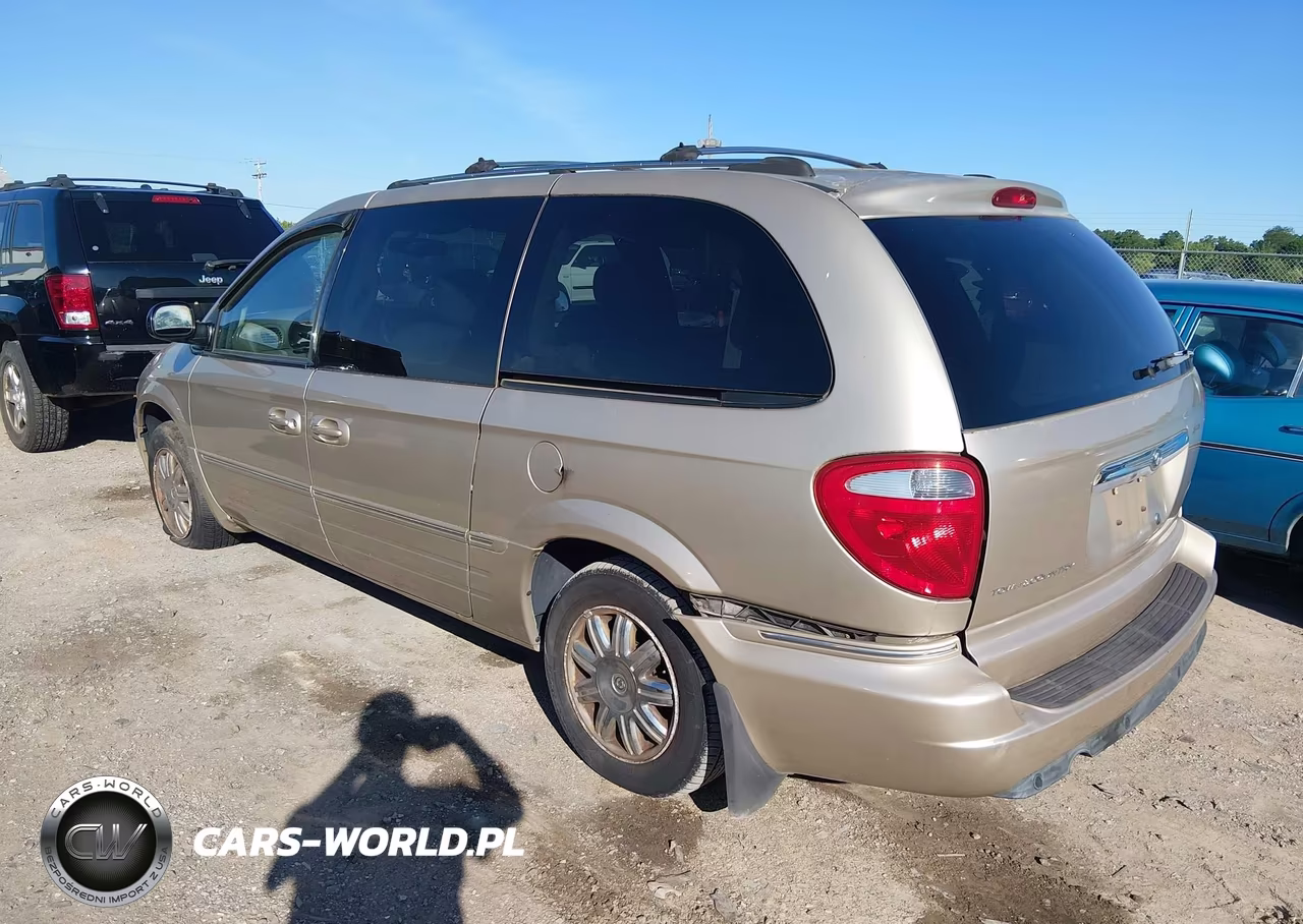 2005 Chrysler Town & Country Limited VIN:2C4GP64L25R136080 - 3