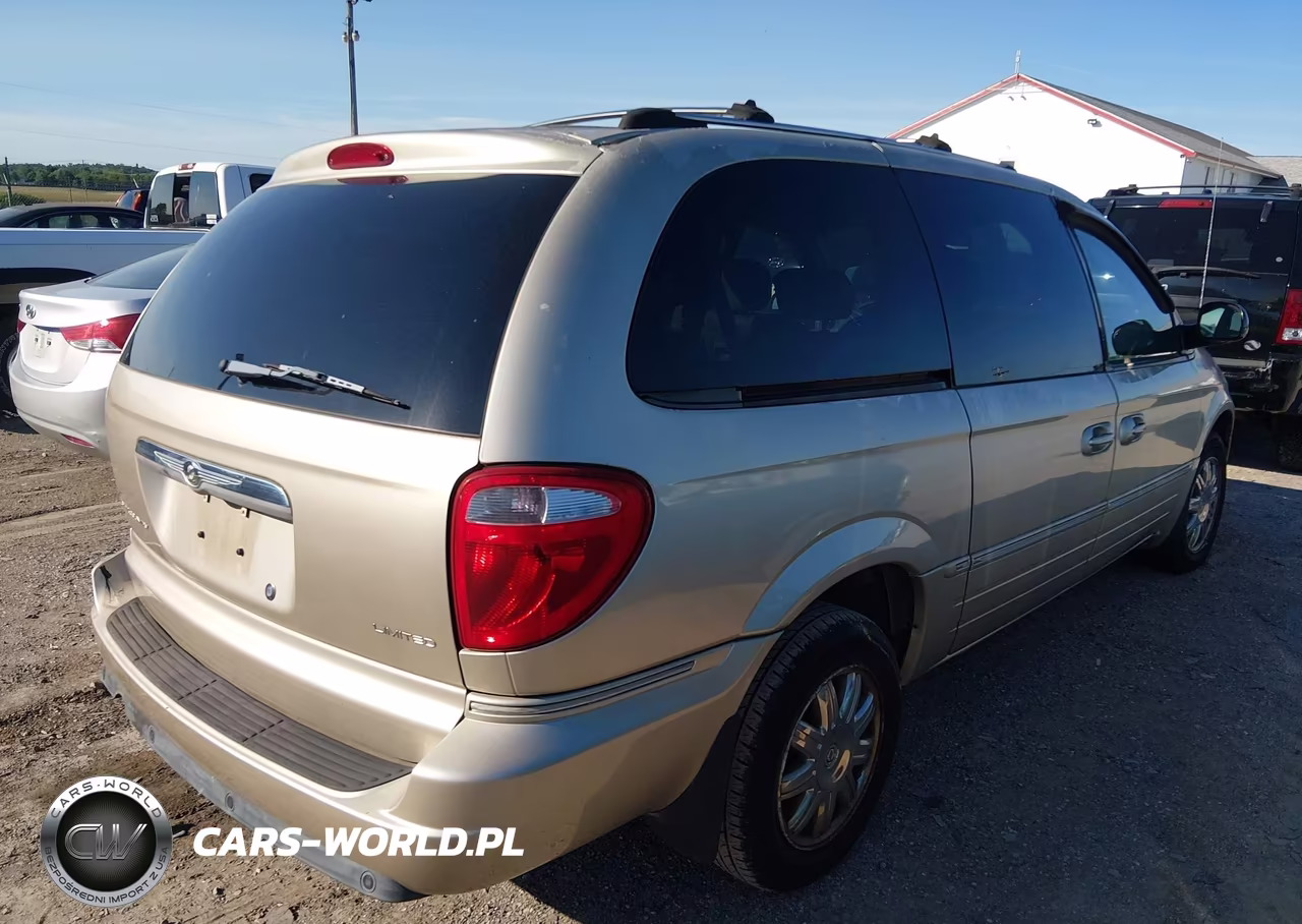 2005 Chrysler Town & Country Limited VIN:2C4GP64L25R136080 - 4