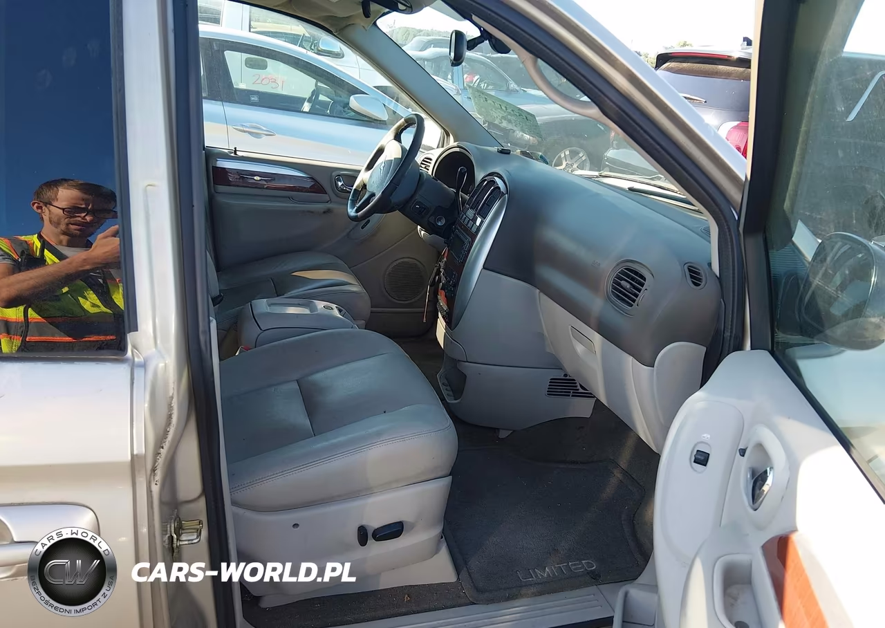 2005 Chrysler Town & Country Limited VIN:2C4GP64L25R136080 - 5
