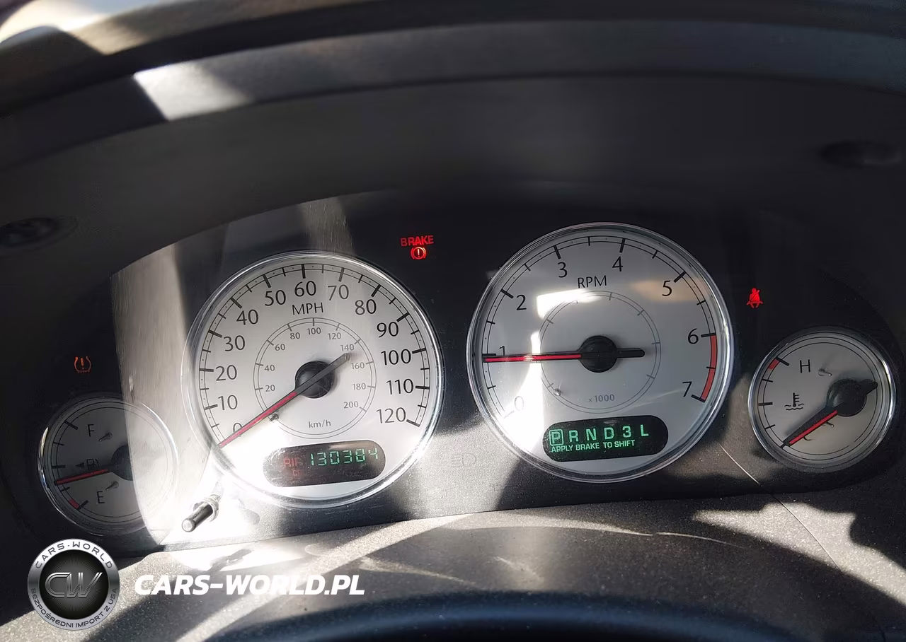 2005 Chrysler Town & Country Limited VIN:2C4GP64L25R136080 - 7