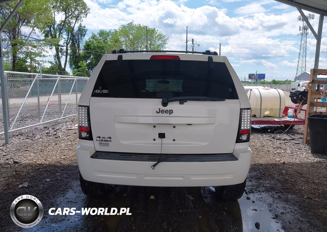 2010 Jeep Grand Cherokee Laredo VIN:1J4PR4GK2AC114319 - 17