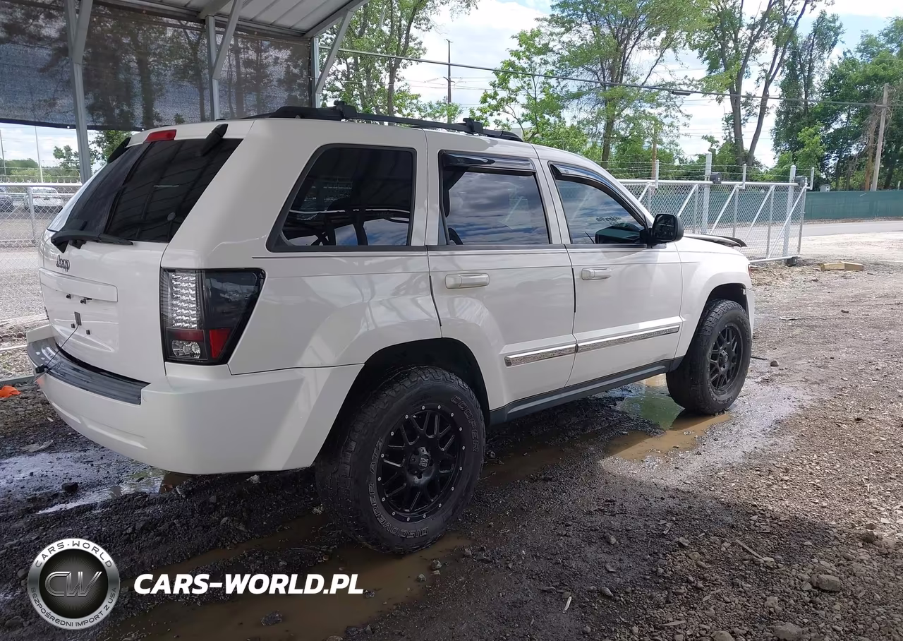 2010 Jeep Grand Cherokee Laredo VIN:1J4PR4GK2AC114319 - 4