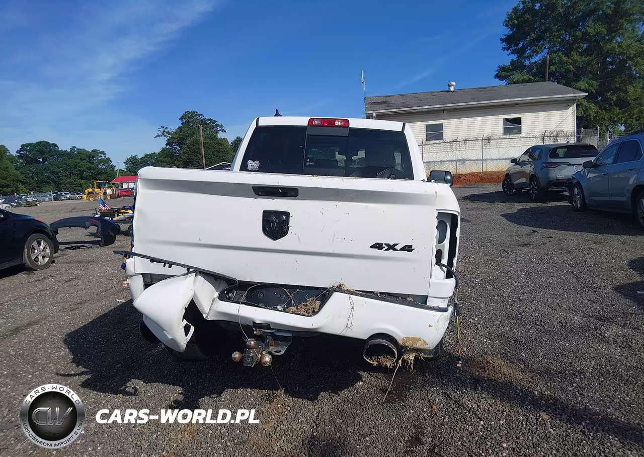 2018 Ram 1500 Sport VIN:1C6RR7MT9JS277124 - 17